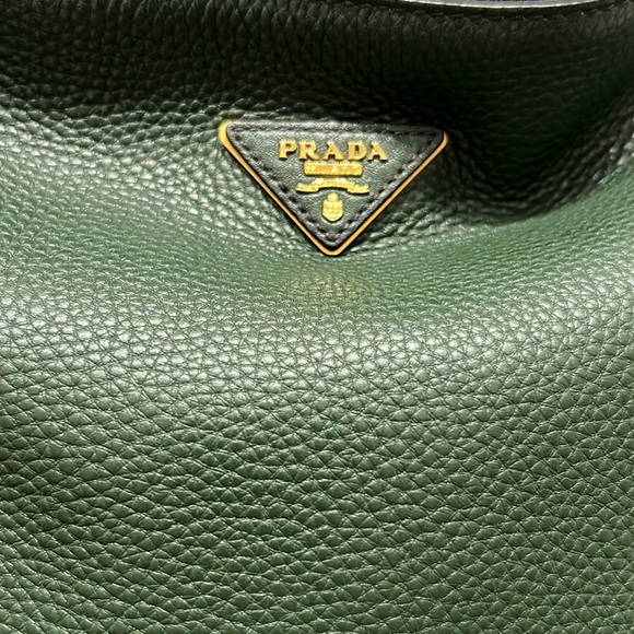 Prada green leather shoulder bag with adjustable strap & metal hardware - Picture 2 of 14